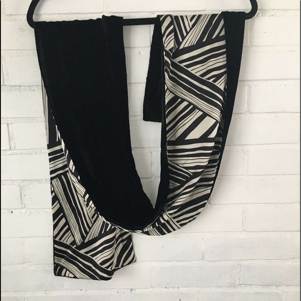 ⛄️🎄Caron Miller Velvet/Satin Black/Ivory Scarf